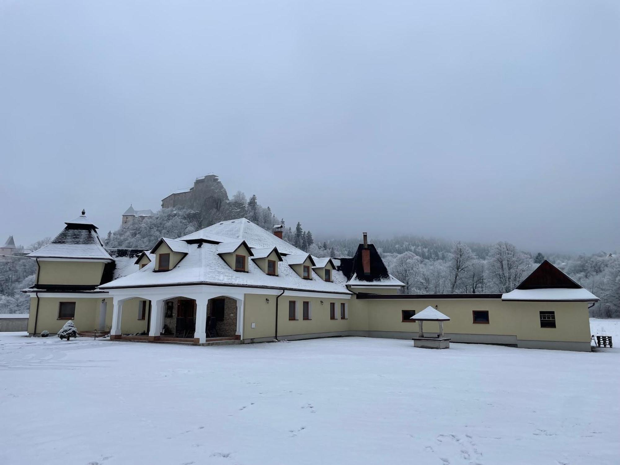 Penzion U Dvoch Levov オラフスキー・ポドザモク エクステリア 写真